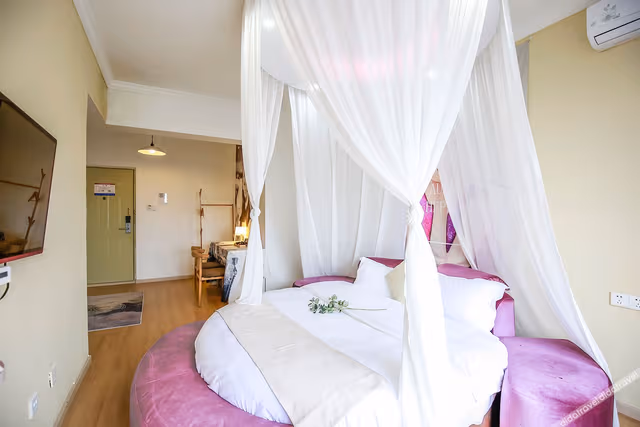 Theme Round-bed Room