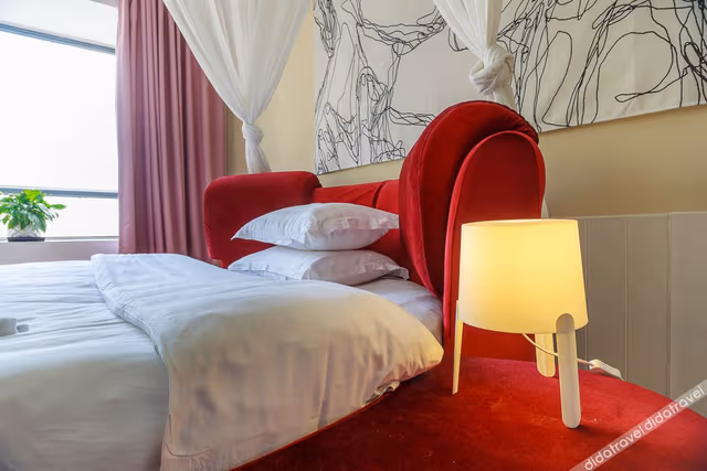 Theme Round-bed Room