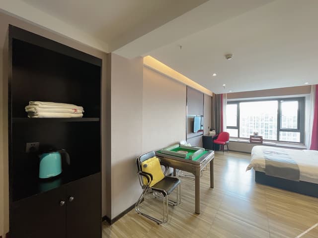 Eight-thousand Mahjong Room