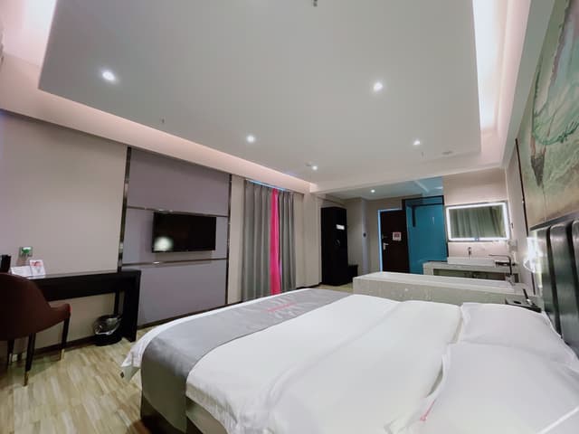 Deluxe Room (Bathtub)