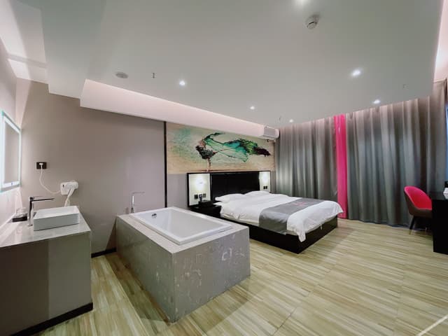 Deluxe Room (Bathtub)