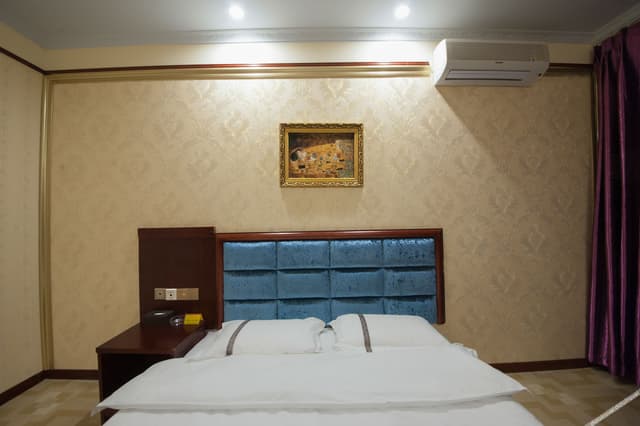 Standard Queen Room
