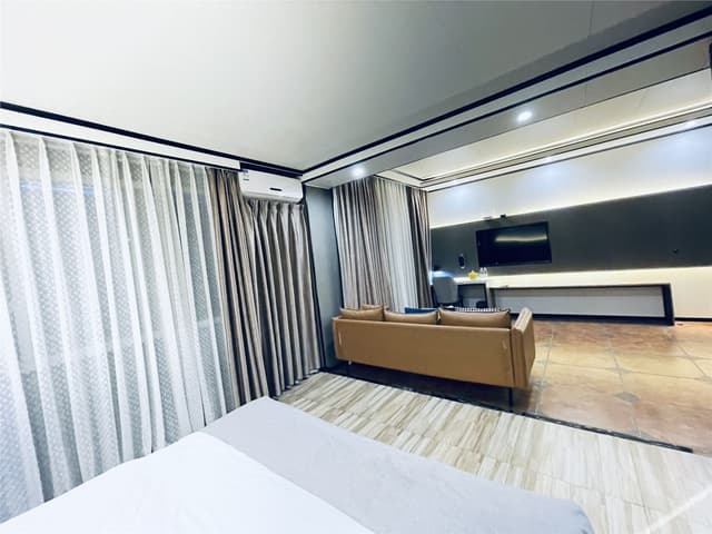Deluxe Prime Suite