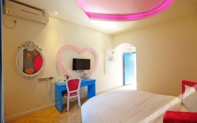 Loves' Round-bed Room