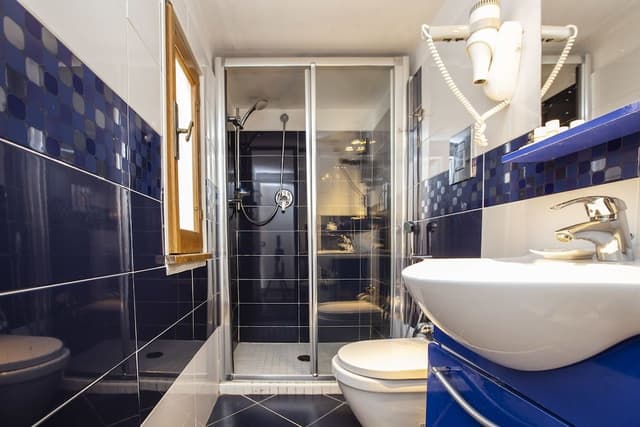 Double Room, 1 Queen Bed