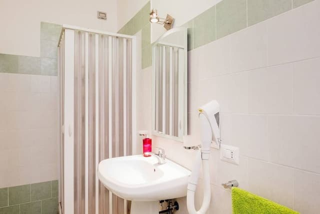 Standard Double Room (2)