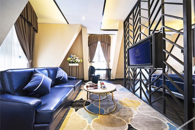 Deluxe Suite (Bathtub)