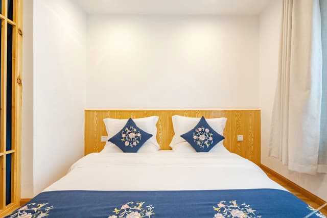 Feng Double Bed Room