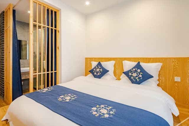 Feng Double Bed Room