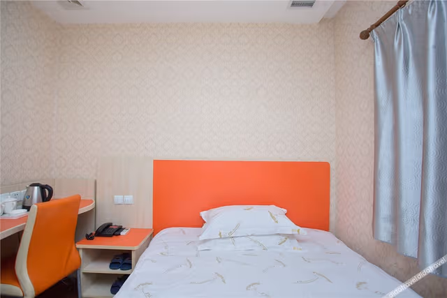 Business Queen Room