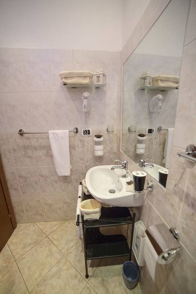 Panoramic Quadruple Room, Ensuite, City View