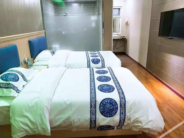 Deluxe 2-bed Room