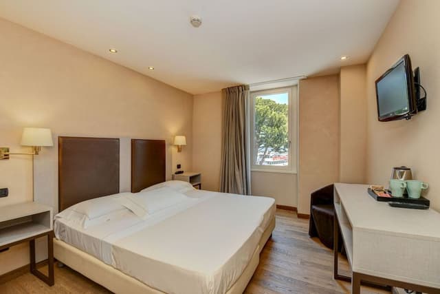 Superior Room, Lake View