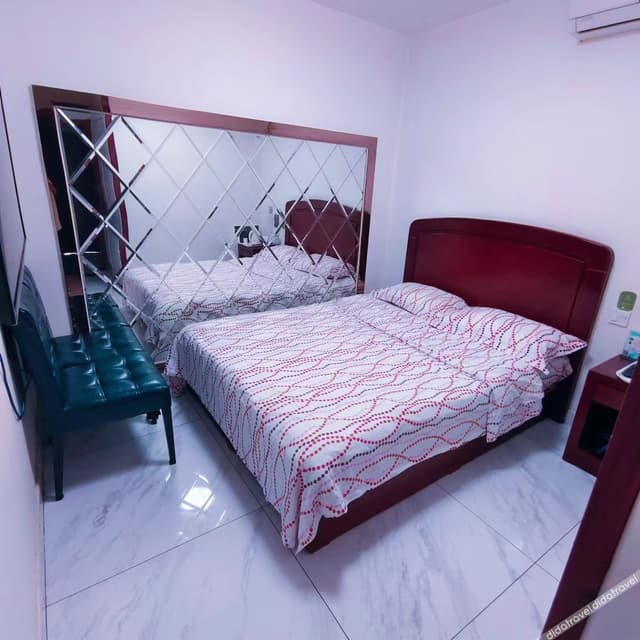 Discount Queen Room (No window)