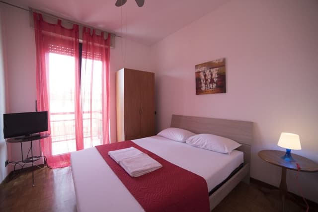 Double Room, 1 Queen Bed, Shared Bathroom