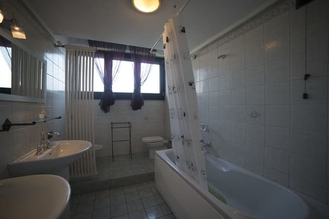Double Room, 1 Queen Bed, Shared Bathroom