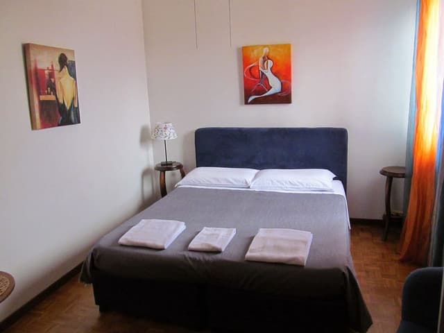 Double Room, 1 Queen Bed, Shared Bathroom