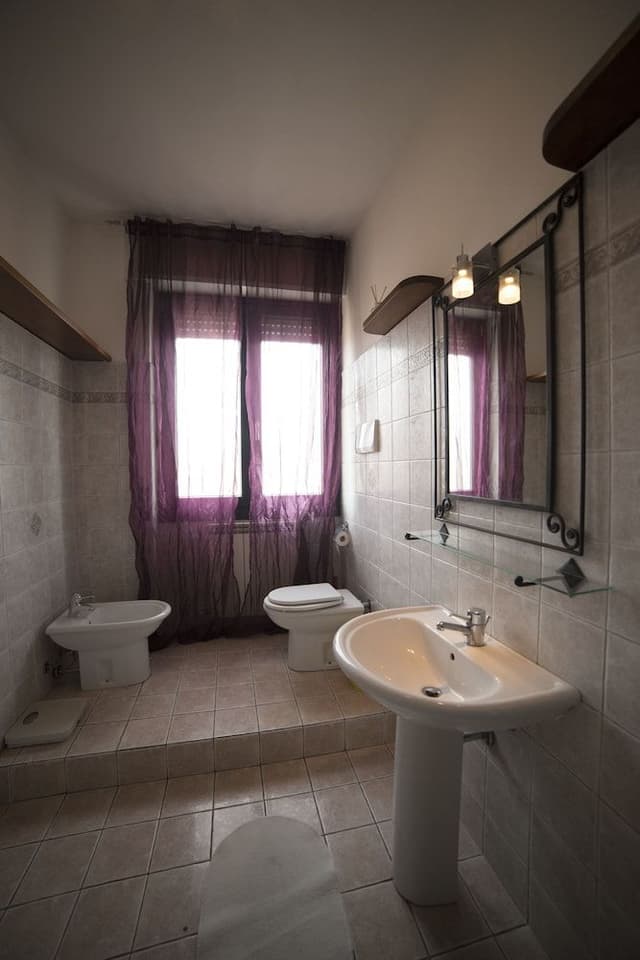 Double Room, 1 Queen Bed, Shared Bathroom