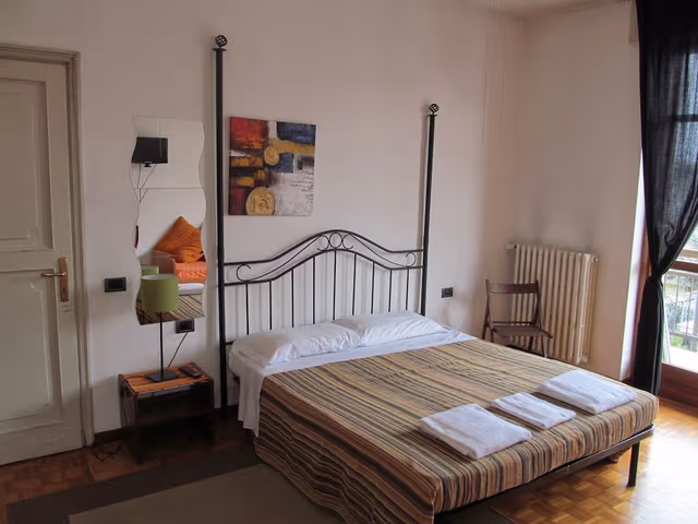 Double Room, 1 Queen Bed, Shared Bathroom