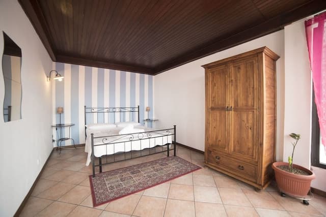 Double Room, 1 Queen Bed, Shared Bathroom