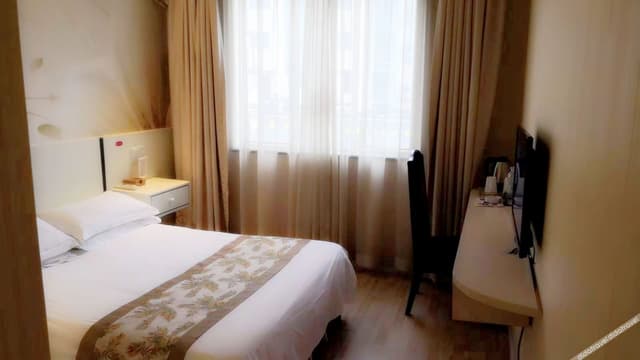 Simple Comfy Room (Double Bed)