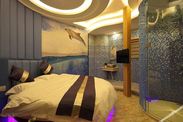 Romantic Round-bed Room