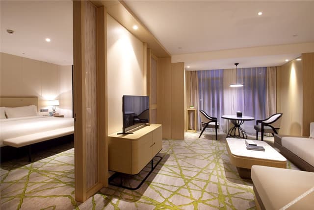 Deluxe Suite