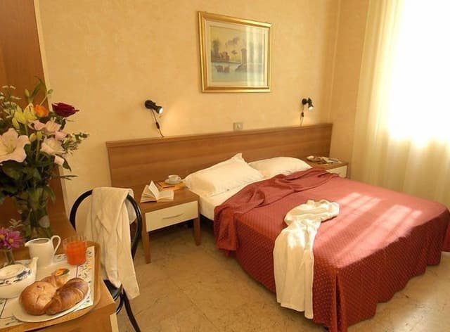 Single Room, Private Bathroom