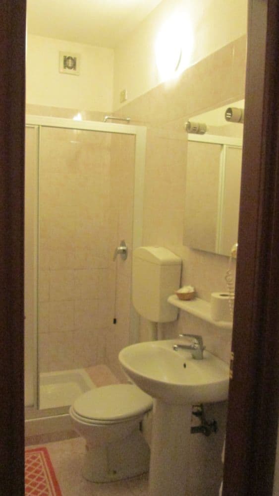 Single Room, Private Bathroom