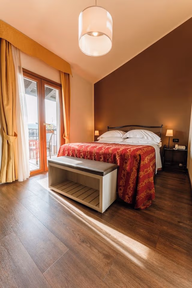 Romantic Room, Balcony, Lake View