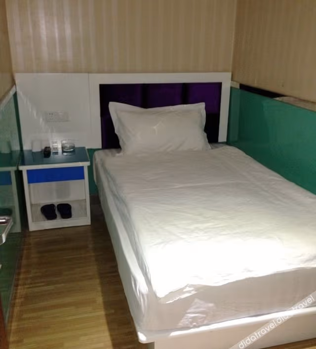Guestroom - Single Occupancy (Shared bathroom)