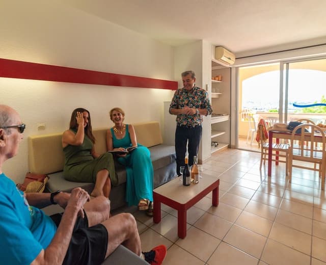 Room, 2 Bedrooms (5 pax)
