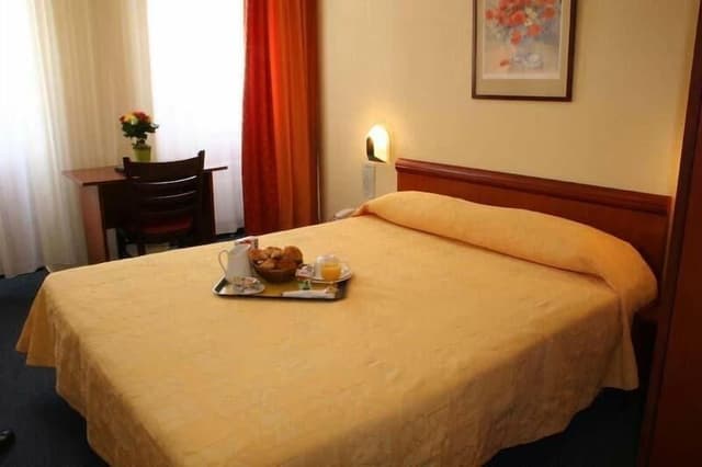 Comfort Double Room, Bathtub