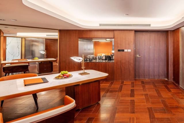 Executive Suite, 1 King Bed, Non Smoking (Deluxe)