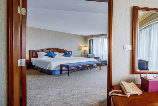 Superior Suite, 1 King Bed, Non Smoking