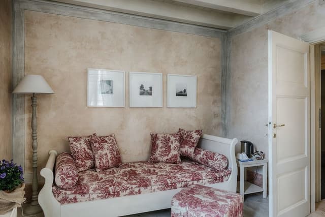 Comfort Room, Partial Lake View