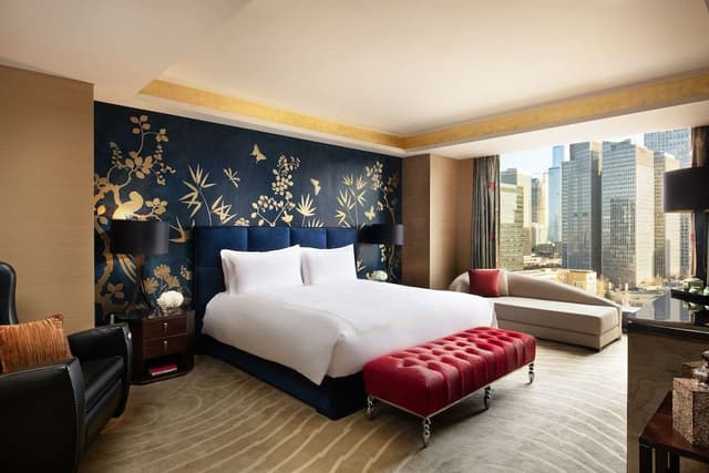 Presidential Suite (Gold Lounge Access)