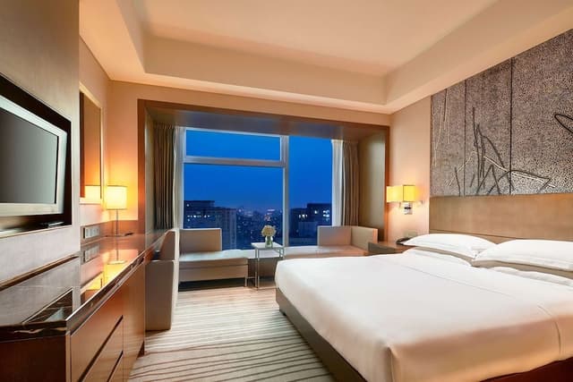1 KING BED DELUXE ROOM