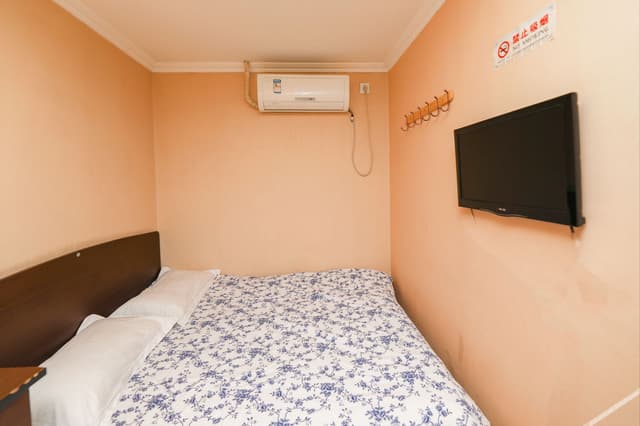 Family Room (Without Window)