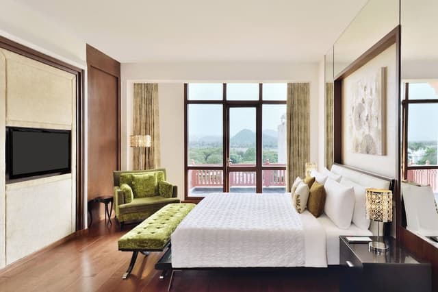 Suite, 1 King Bed