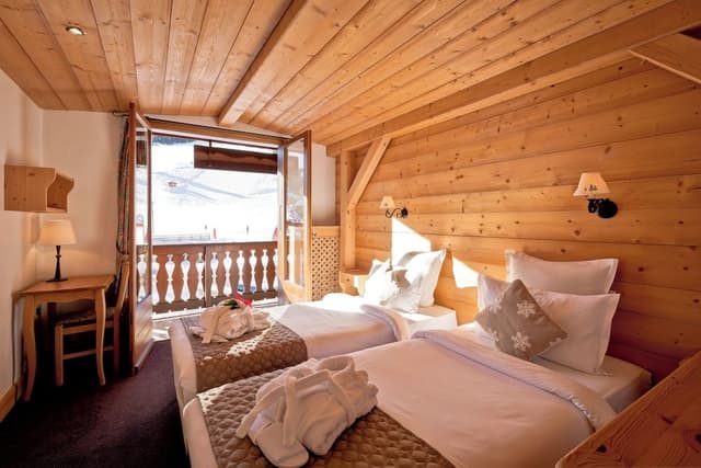 Superior Room, Balcony, Mountain View (South-Facing)