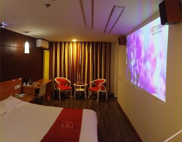 Movie Suite (with Projector)
