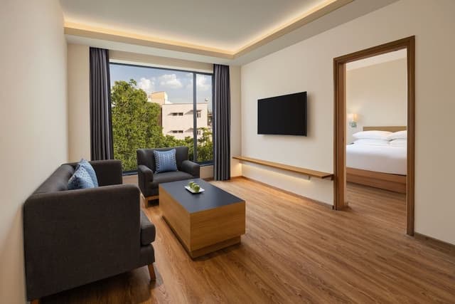 Suite, 1 King Bed
