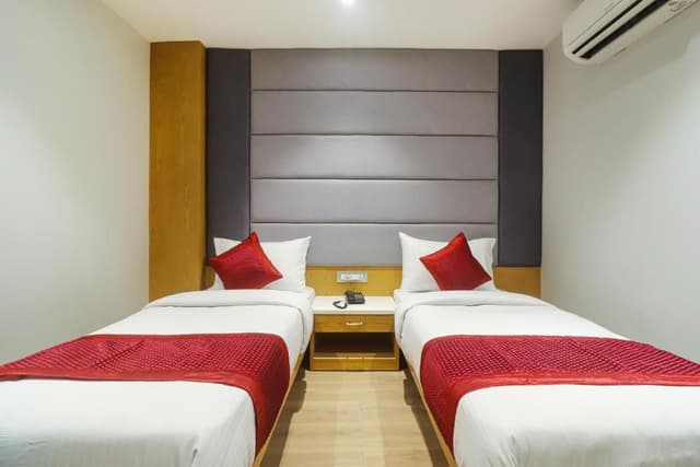 Deluxe Double or Twin Room with City View