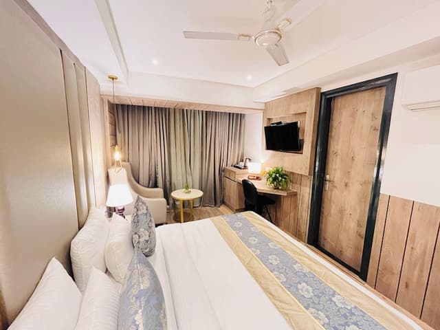 Superior Double Room, City View