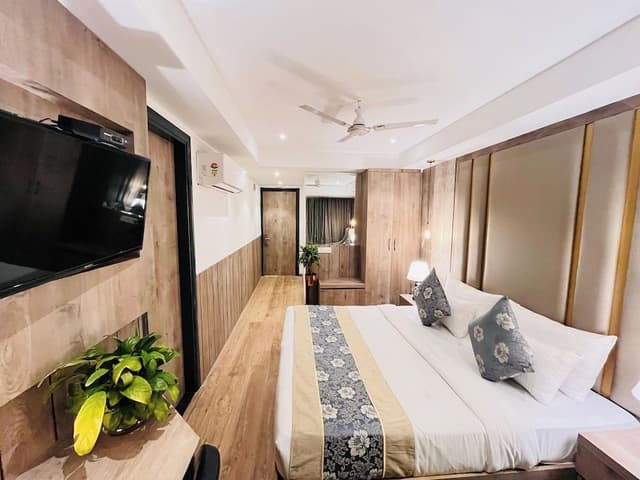 Superior Double Room, City View