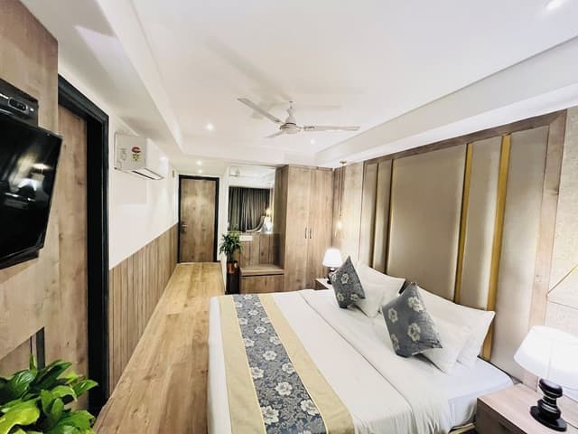 Superior Double Room, City View