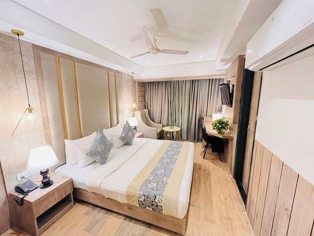 Superior Double Room, City View