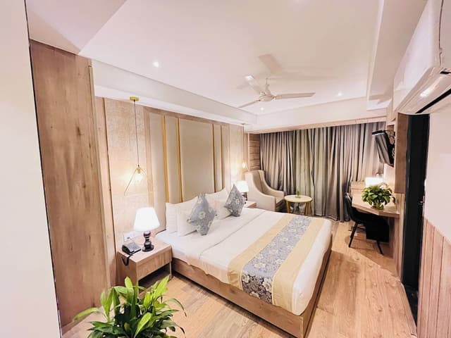 Superior Double Room, City View