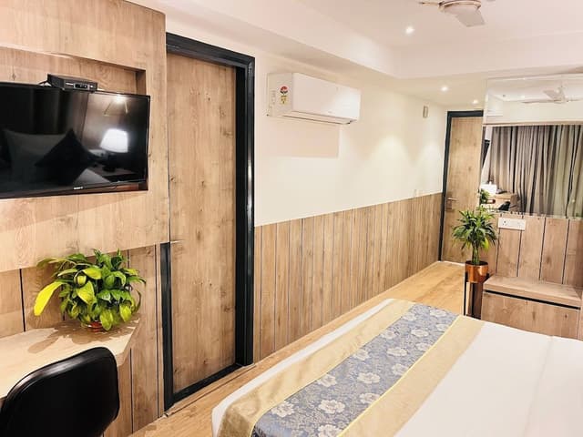 Superior Double Room, City View